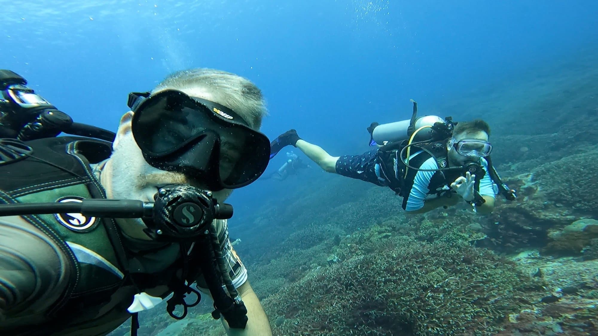 Dominic Frei guiding a diver underwater — the personal Dive Butler experience in Bali